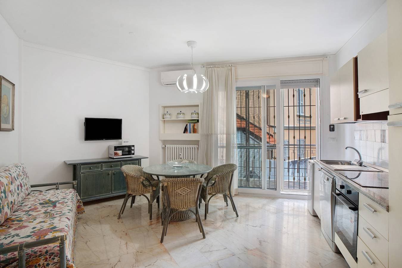 Foto 6 von 20: Ferienwohnung 'Riviera' mit Balkon, Wi-Fi und Klimaanlage
