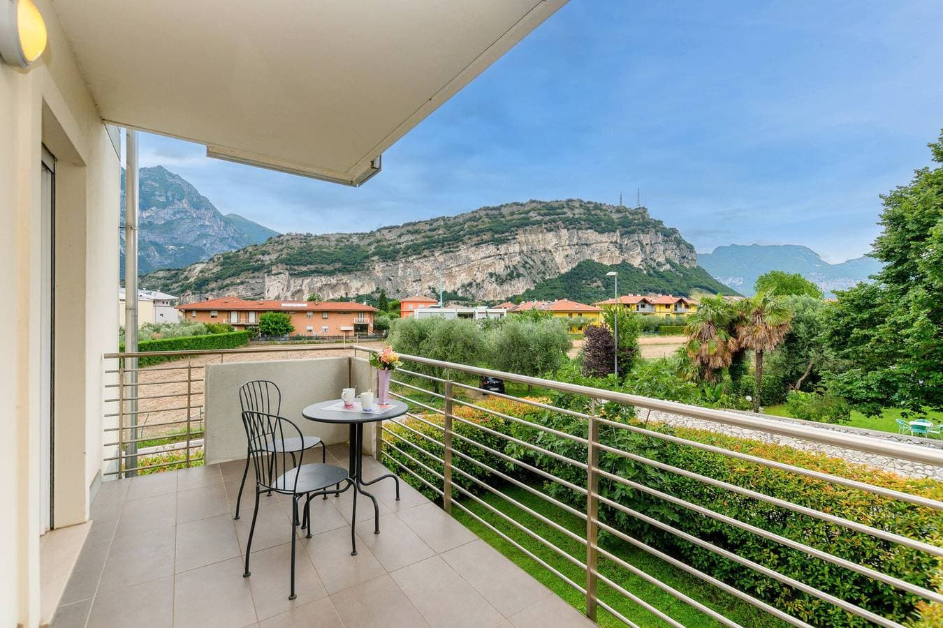Torbole Relax, Pool & Balcony Apartment 2 1
