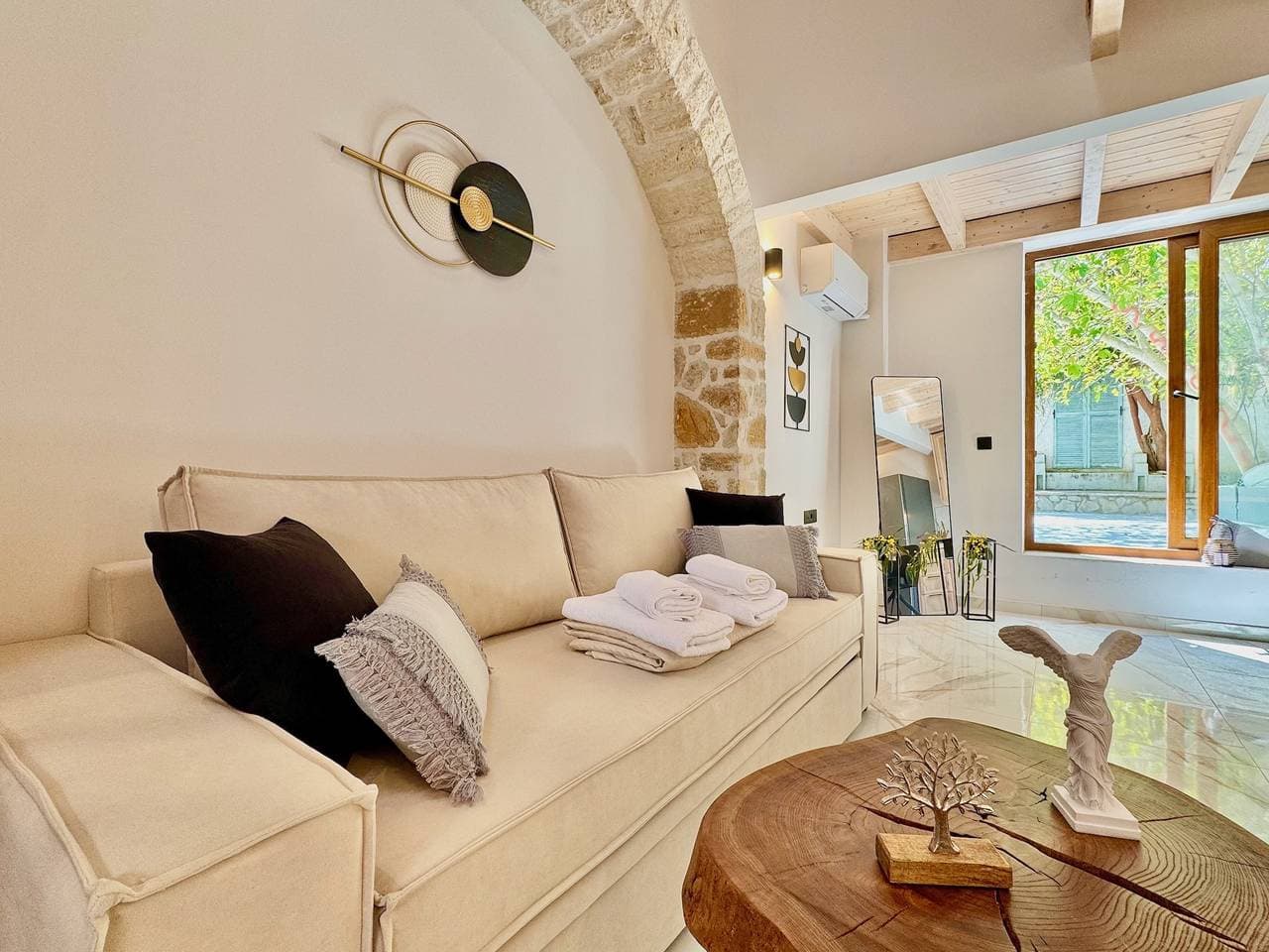 Foto 4 von 26: Skouna 2 Luxury Suite