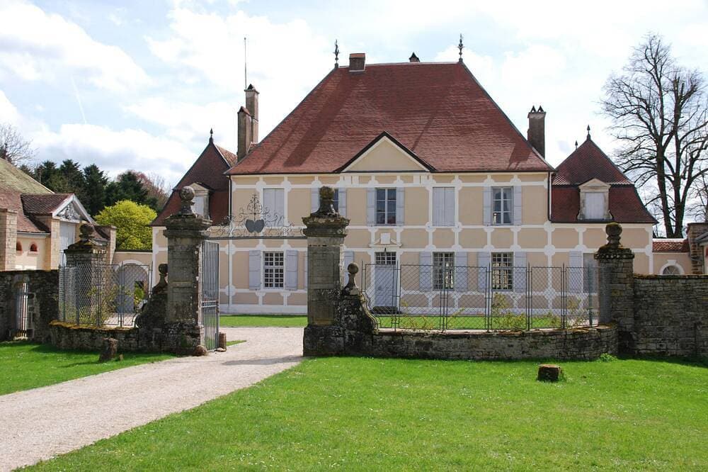 Ein schönes, einladendes und authentisches Familienschloss auf dem Land 1