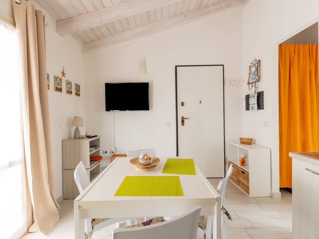 Foto 8 von 32: Dachgeschoss mit Terrasse und Schwimmbad