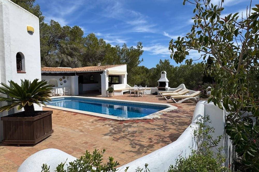 Tranquil Villa Escape - family sized hillside Villa with private swimming pool 1