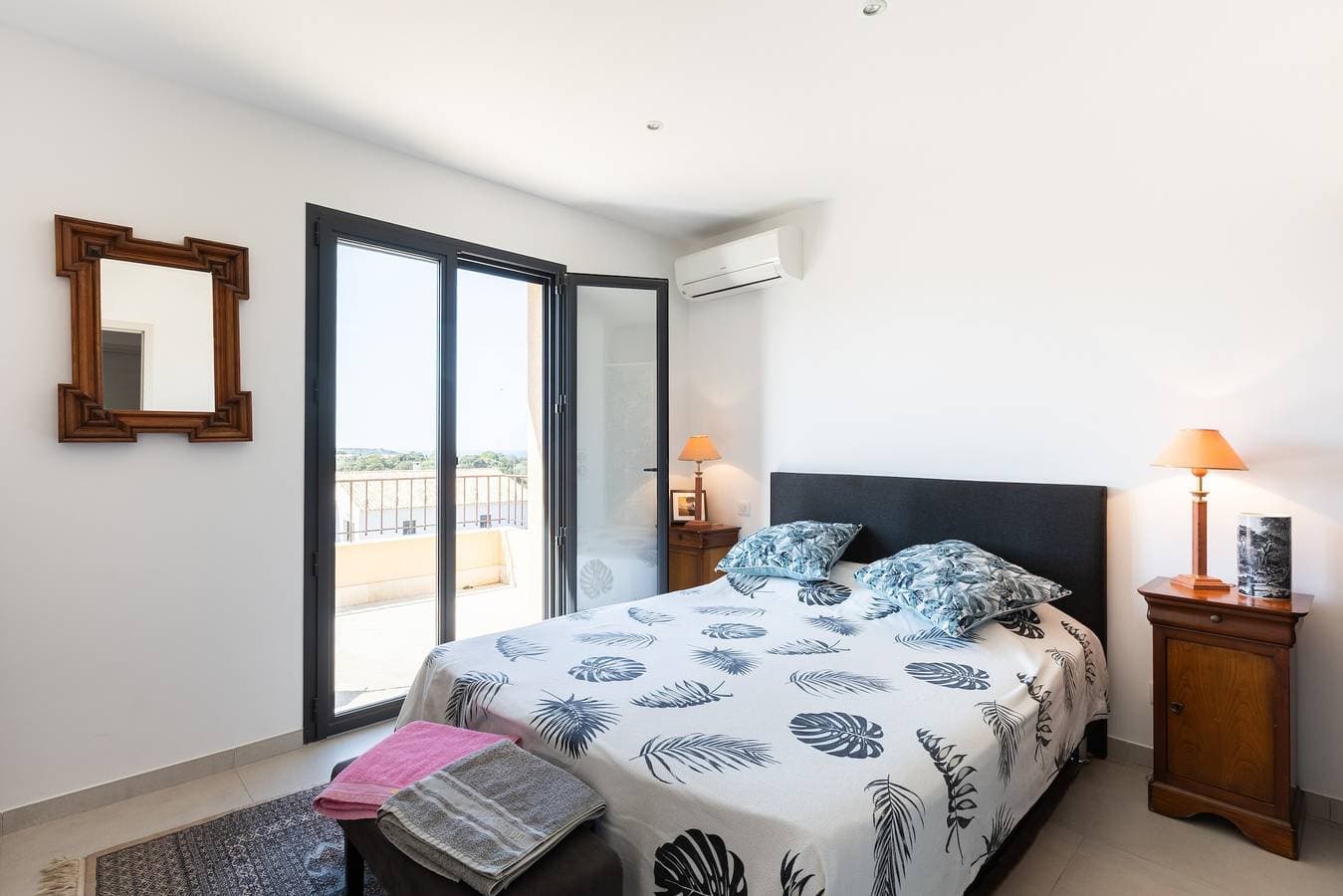 Foto 2 von 19: Gästezimmer „Chambre D’hôtes à Losari“ mit Meerblick, WLAN und Klimaanlage