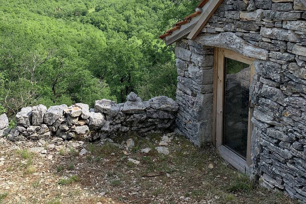 Foto 5 von 12: L'Hermitage, an old stone shepherd's hut