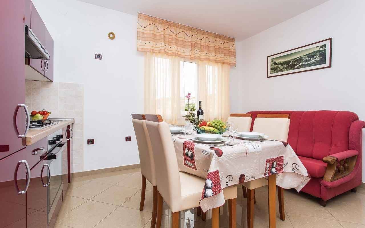 Foto 13 von 31: Ferienwohnung mit Klimananlage und Terrasse
