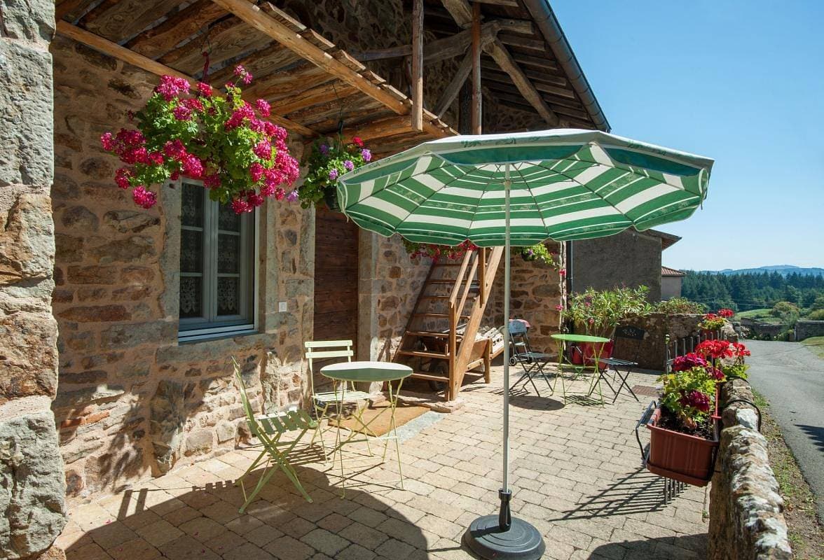 La Maison aux Pierres Levées 1