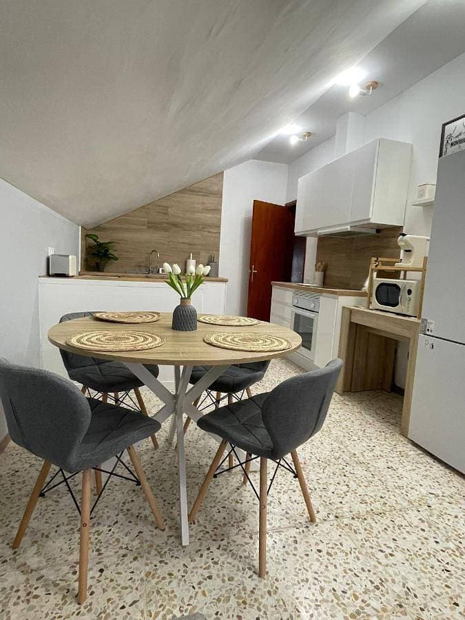 Foto 4 von 27: Two-Bedroom Apartment