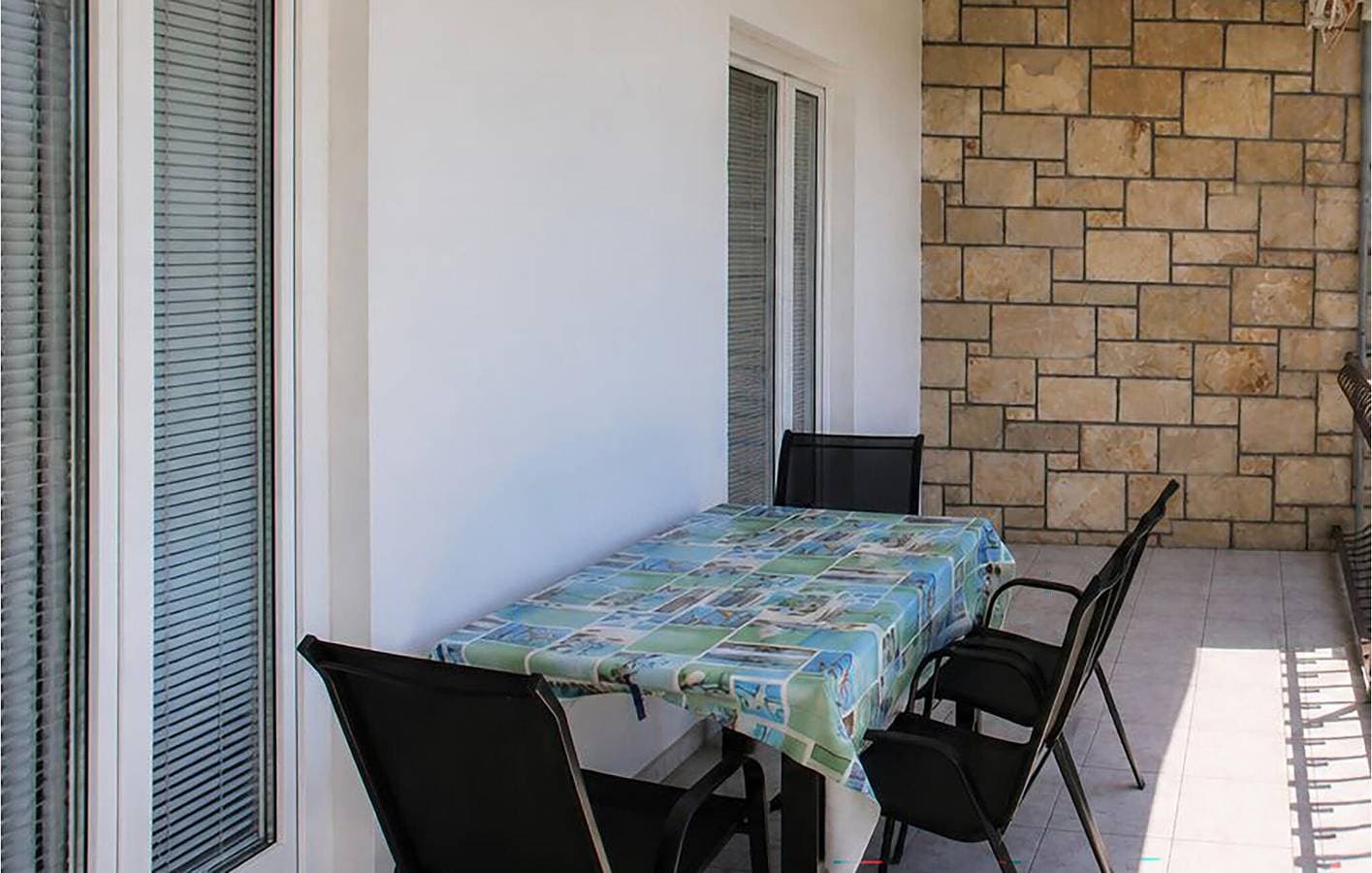 Foto 7 von 23: Gemütliche 300 m zum Strand: Klimatisierte Wohnung mit Terrasse und Parkplatz