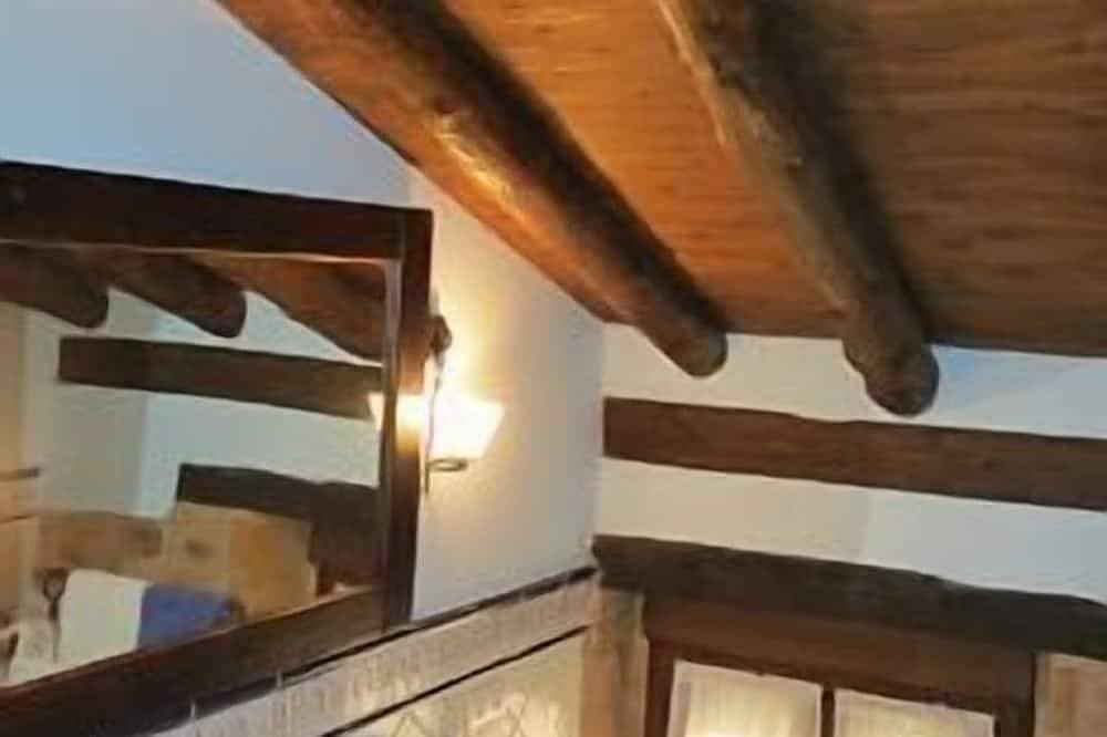 Foto 5 von 28: Das Steinhaus des Dorfes für 10 Personen