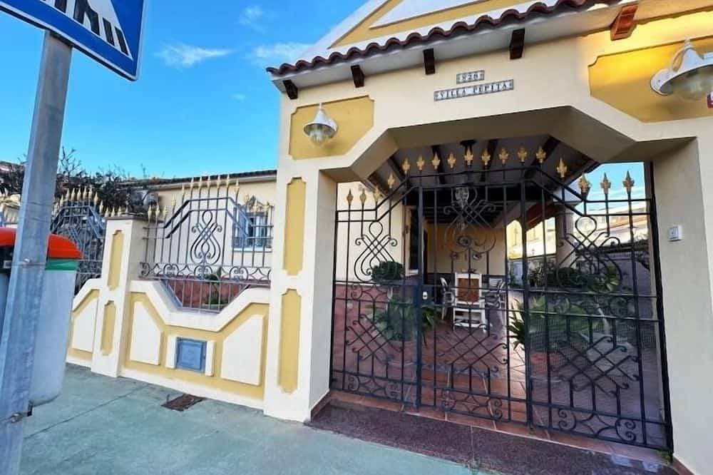 Foto 6 von 30: 3-Bedroom Villa with Garden, BBQ and Pool, 350 m from the Beach