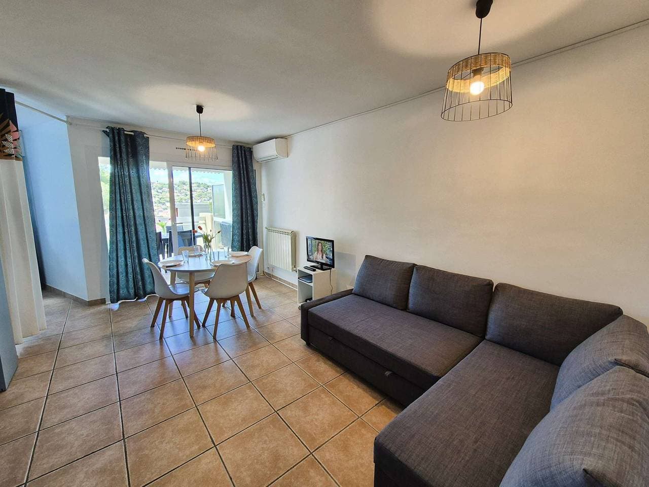 Foto 5 von 17: Klimatisierte Wohnung mit Terrasse, Privatparkplatz, Residenz mit Swimmingpool