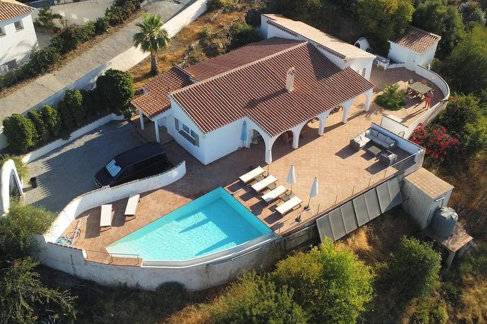 Foto 9 von 30: Luxusvilla für 8 Personen mit Infinity-Pool und Panoramablick aufs Meer