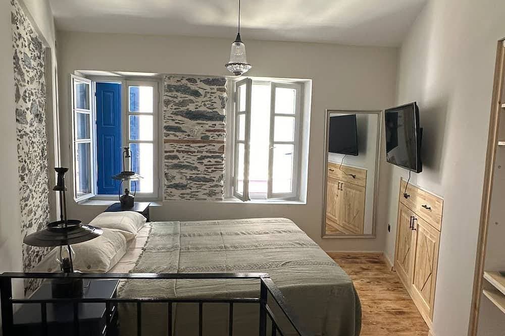 Foto 2 von 27: Plomari Geometer House: 1br with WiFi, AC