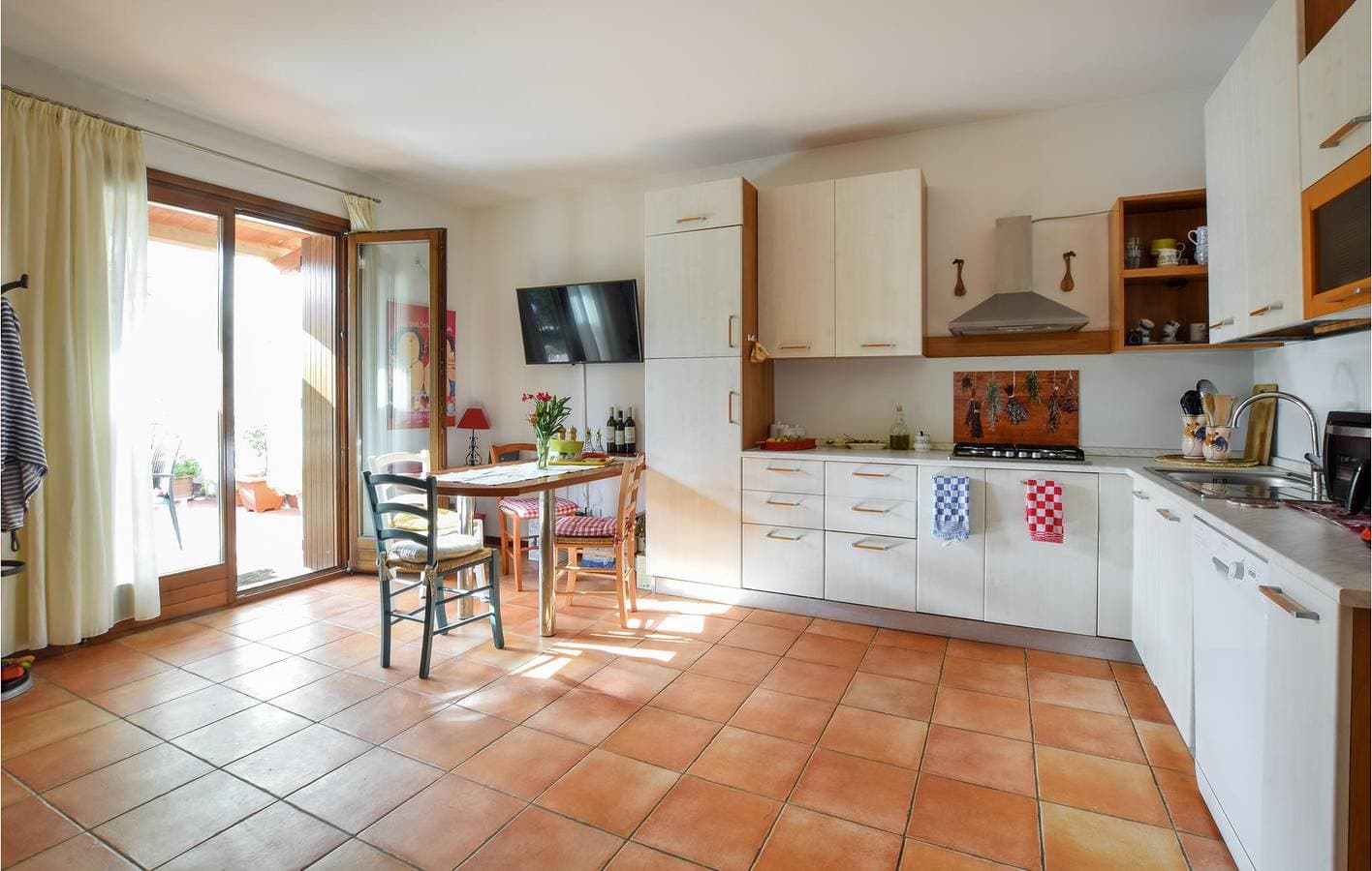 Foto 3 von 23: Luxuriöses Apartment mit Pool und Parkplatz, 2 km vom Strand entfernt