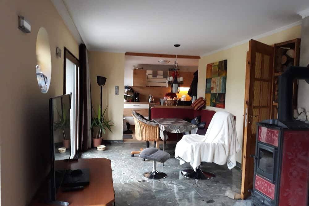 Foto 7 von 15: Bungalow am Stadtrand  mit Terrasse unter Altbaumbestand