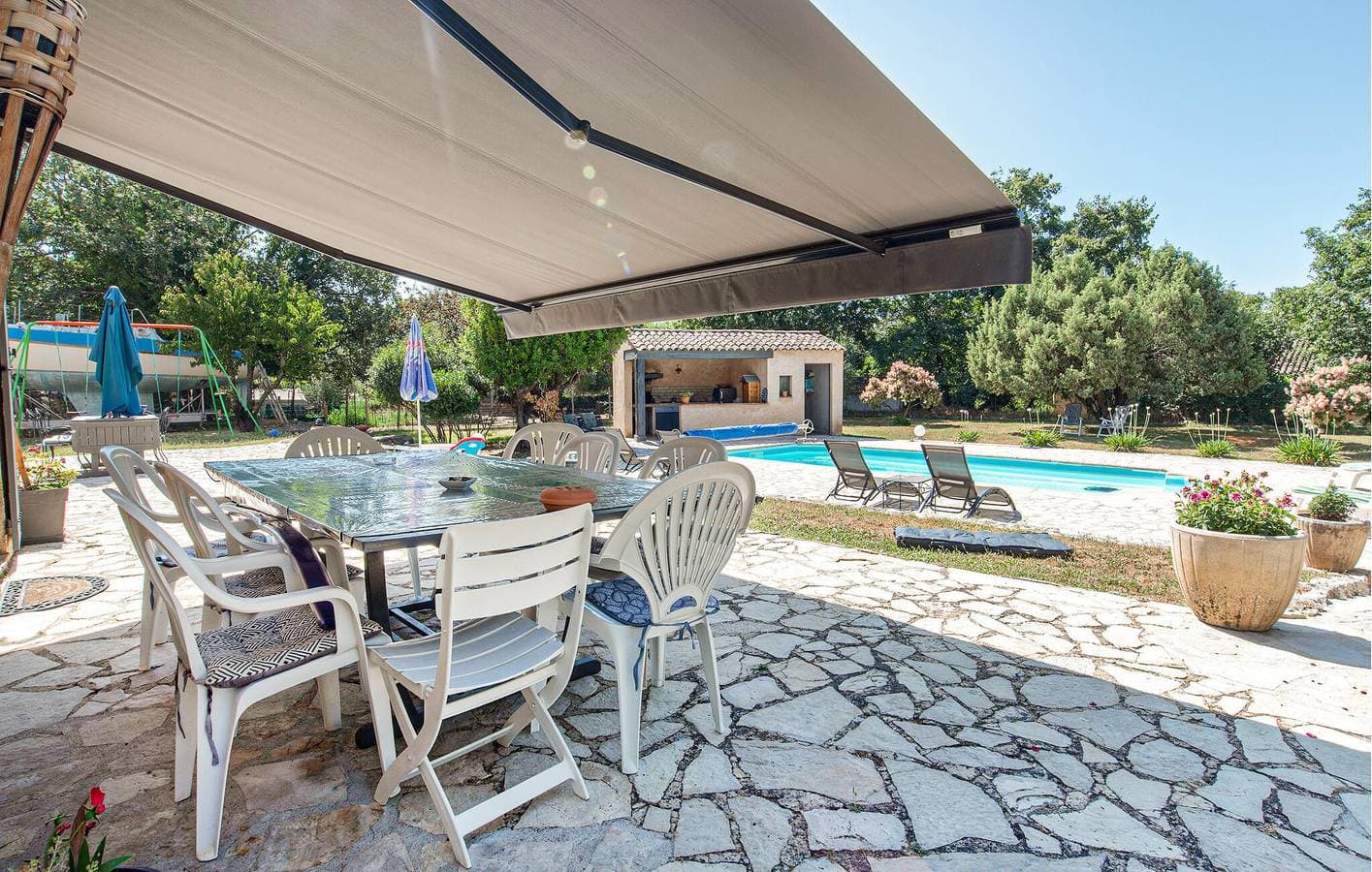 Foto 2 von 32: Poolside Terrace Apartment in Saint-Cézaire-sur-Siagne