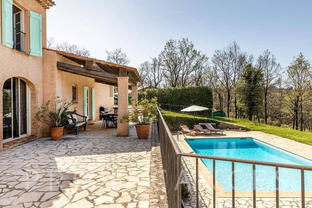 Foto 12 von 49: Ferienhaus mit großem Pool und schöner Aussicht auf Mons