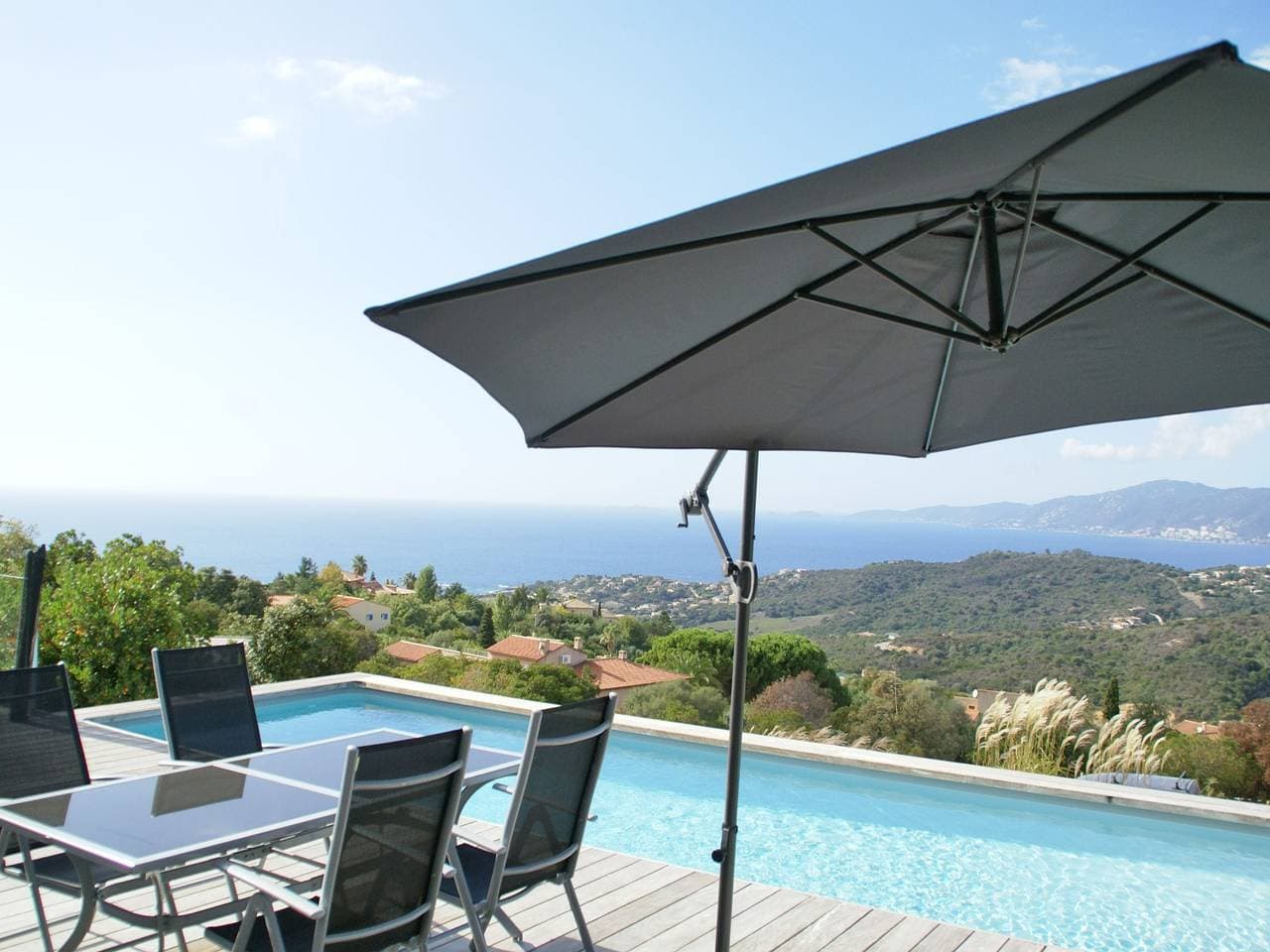 Foto 13 von 40: Sunset Villa mit Blick auf die Bucht