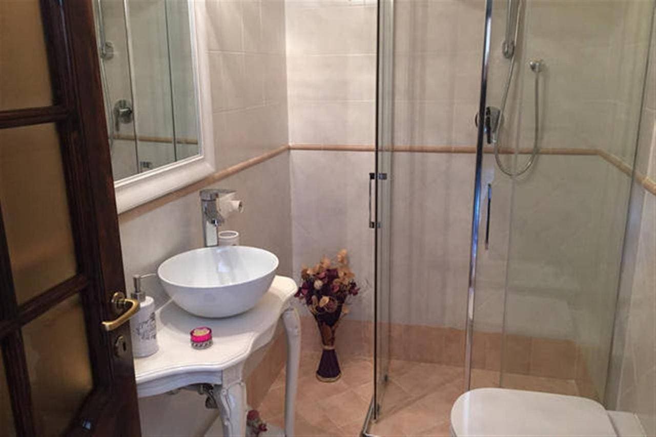 Foto 6 von 18: Double Room with Private Bathroom