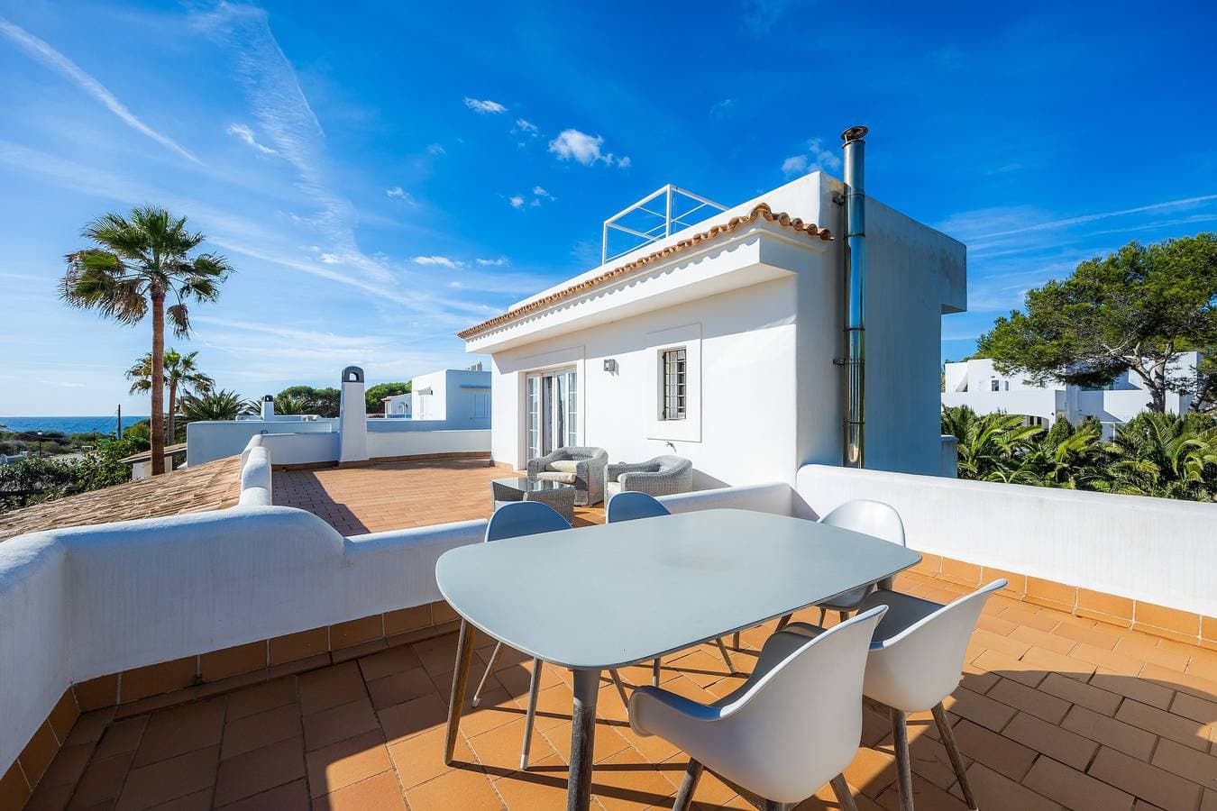 Foto 4 von 34: Villa „Luna“ mit Meerblick, Pool, Klimaanlage, Terrassen & Garten