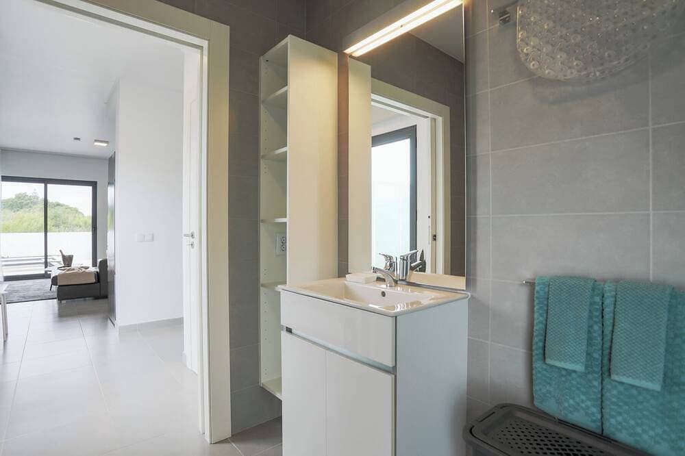 Foto 12 von 30: Detached Villa with Private Pool & Outdoor Kitchen Near City & Beach