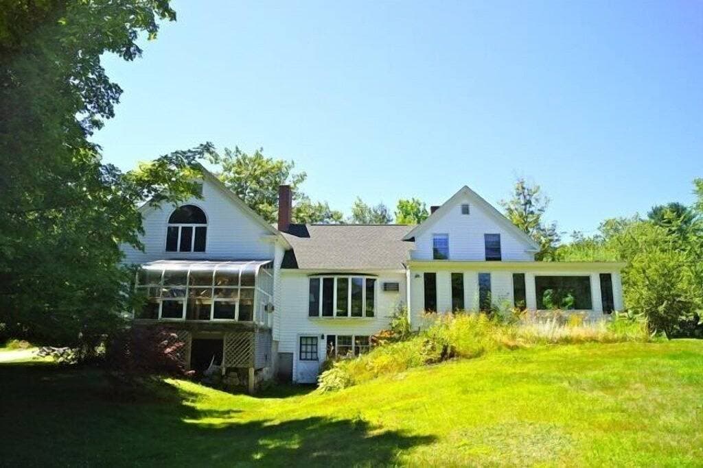 Foto 3 von 24: Haus in außergewöhnlichem Zustand am Thomas Pond