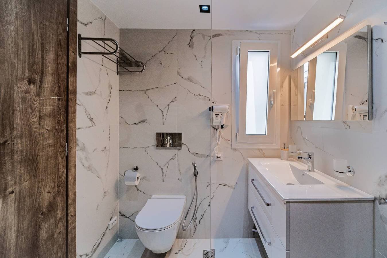 Foto 6 von 17: Napoleon Olive Home 2bd 1ba