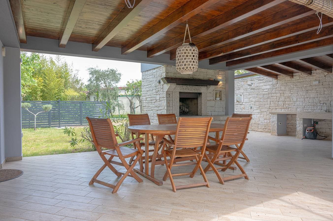 Foto 5 von 30: Peroj Terrace House by the sea