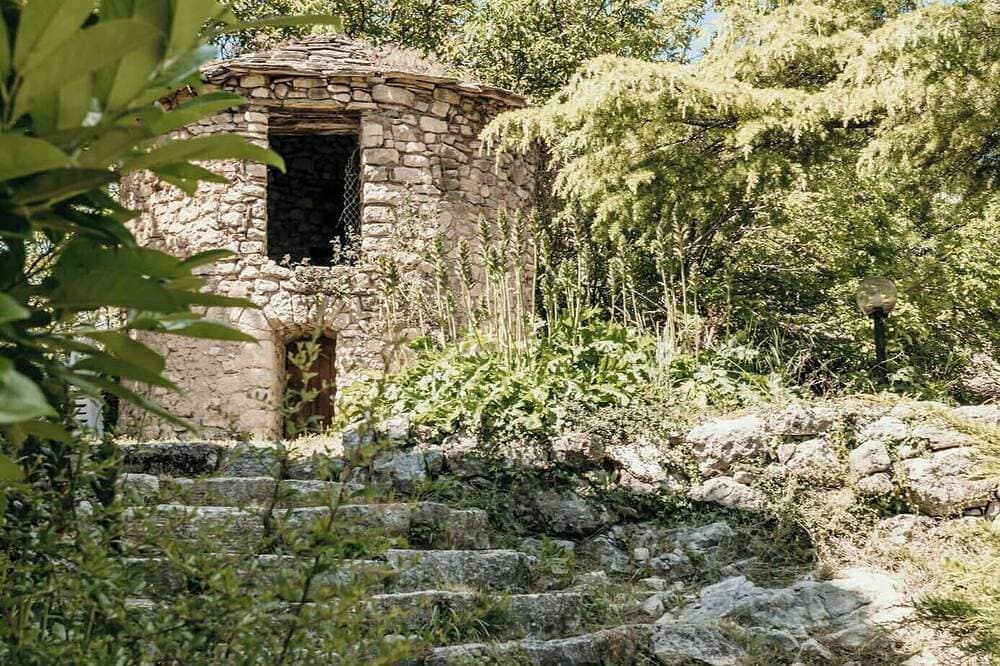 Foto 8 von 30: Charming 13th-Century Stone House with Infinity Pool in Provence 6 bedrooms AC