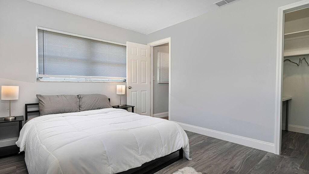 Foto 10 von 18: 2 bed/2bath unit close to yacht club Cape Coral
