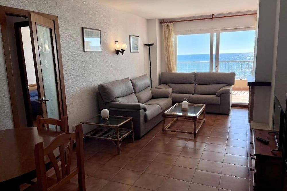 Foto 12 von 23: Geräumiges 4-Zimmer-Apartment direkt am Strand. Rodes-61