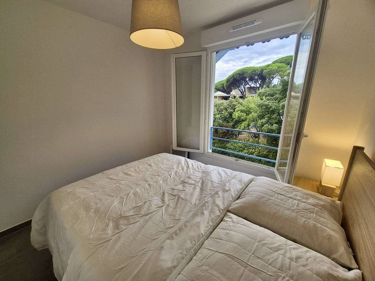 Foto 12 von 26: Moderne Wohnung mit Pool, Klimaanlage und Parkplatz in Cavalaire-sur-Mer