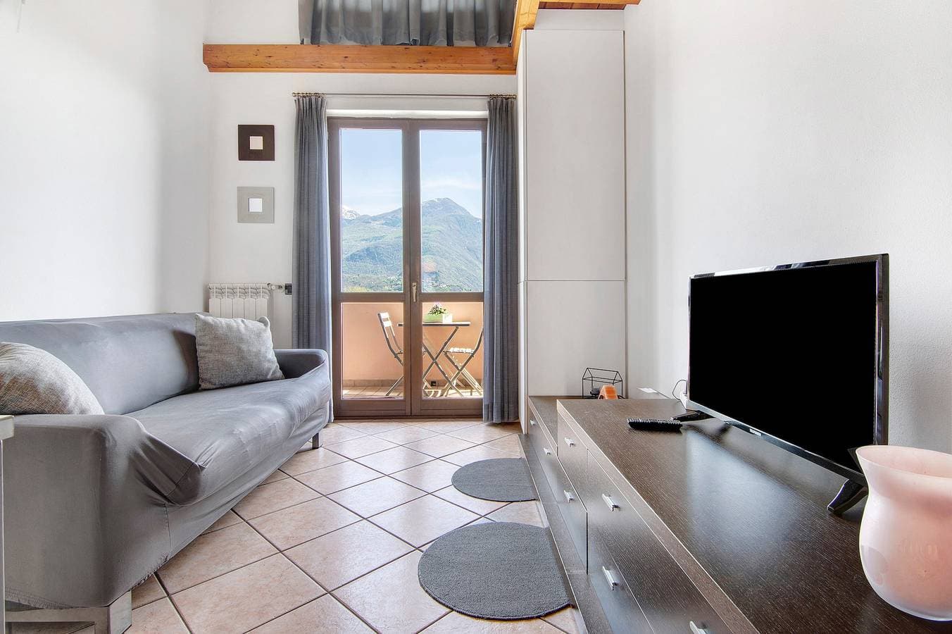 Foto 4 von 27: Ferienwohnung „Casa Vacanze Vigna del Lago“ mit Seeblick, Pool und WLAN