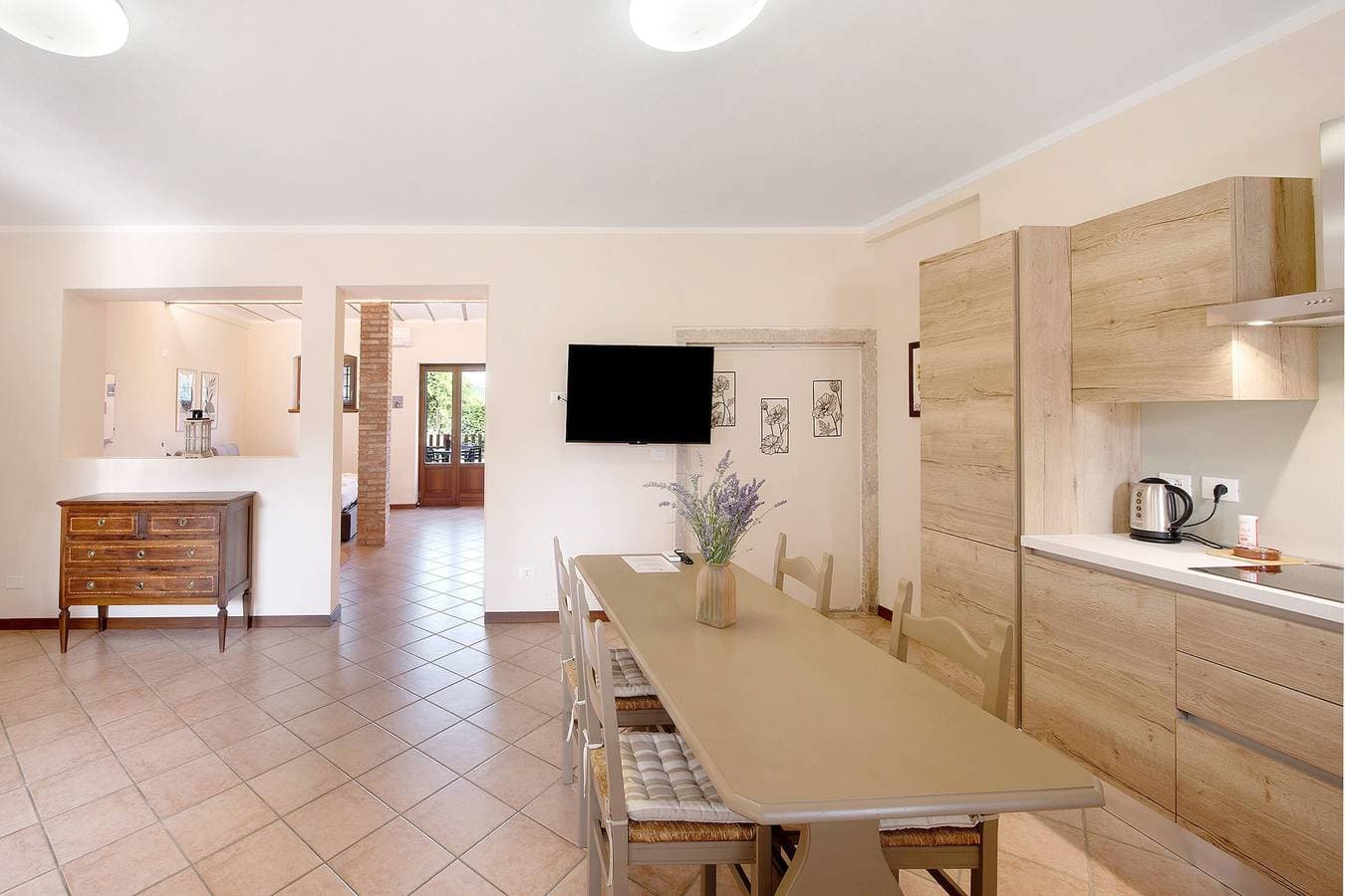 Foto 10 von 29: Ferienwohnung 'Mono Garden Colombare Teboi' mit Bergblick, Wi-Fi und Klimaanlage