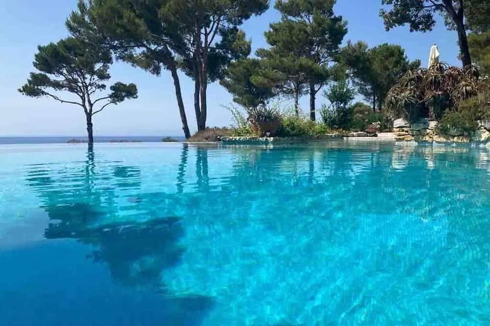 Herrlicher Meerblick St.Florent  2 einzelne Häuser mit vielen Terrassen und Pool 1