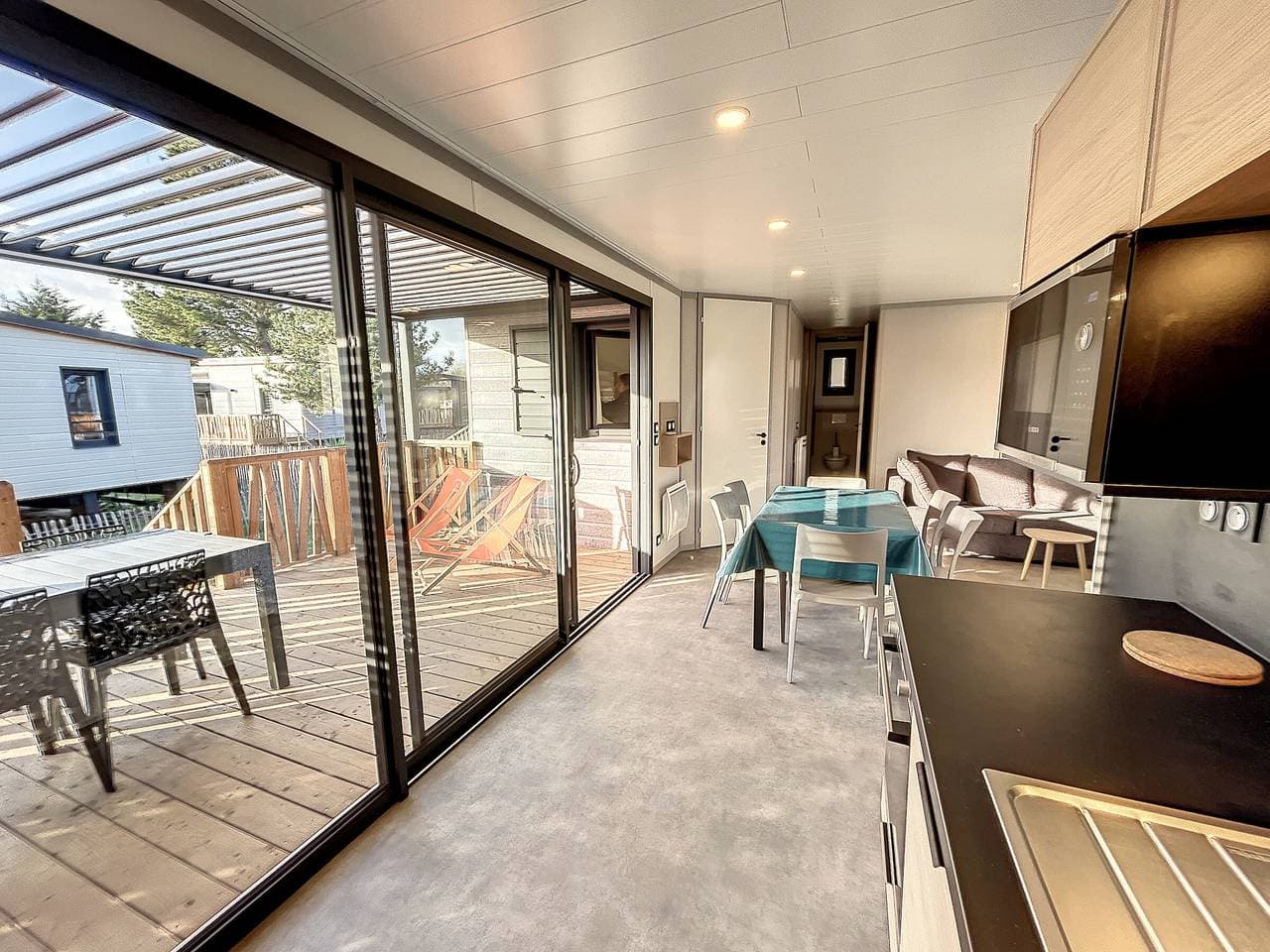 Foto 7 von 23: Luxus-Chalet mit Pool, WLAN, 6 Schlafplätze, Nähe Strand und Zentrum