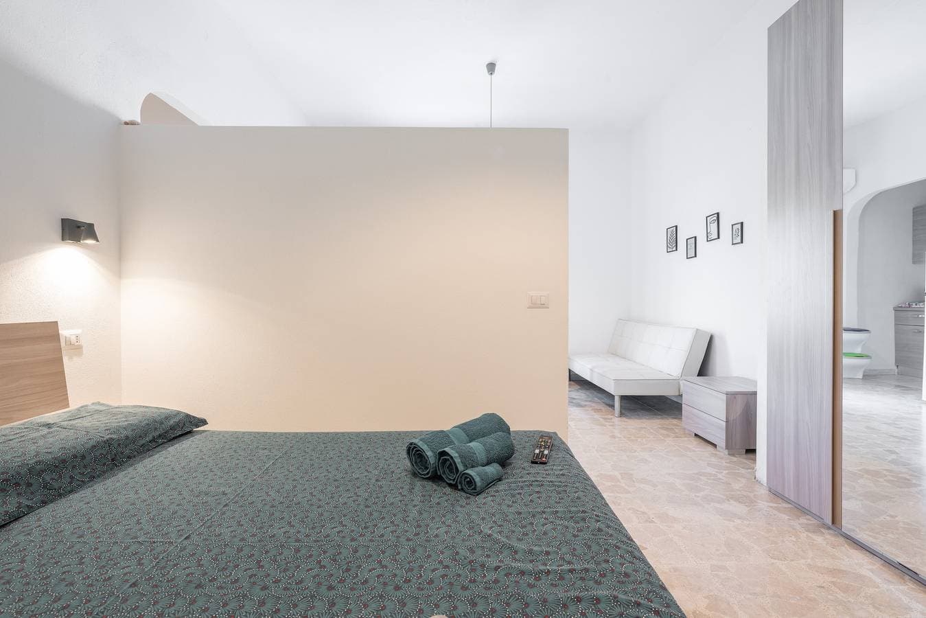 Foto 9 von 24: Appartement 'Da Miky Monolocale' mit Bergblick, WLAN und Klimaanlage