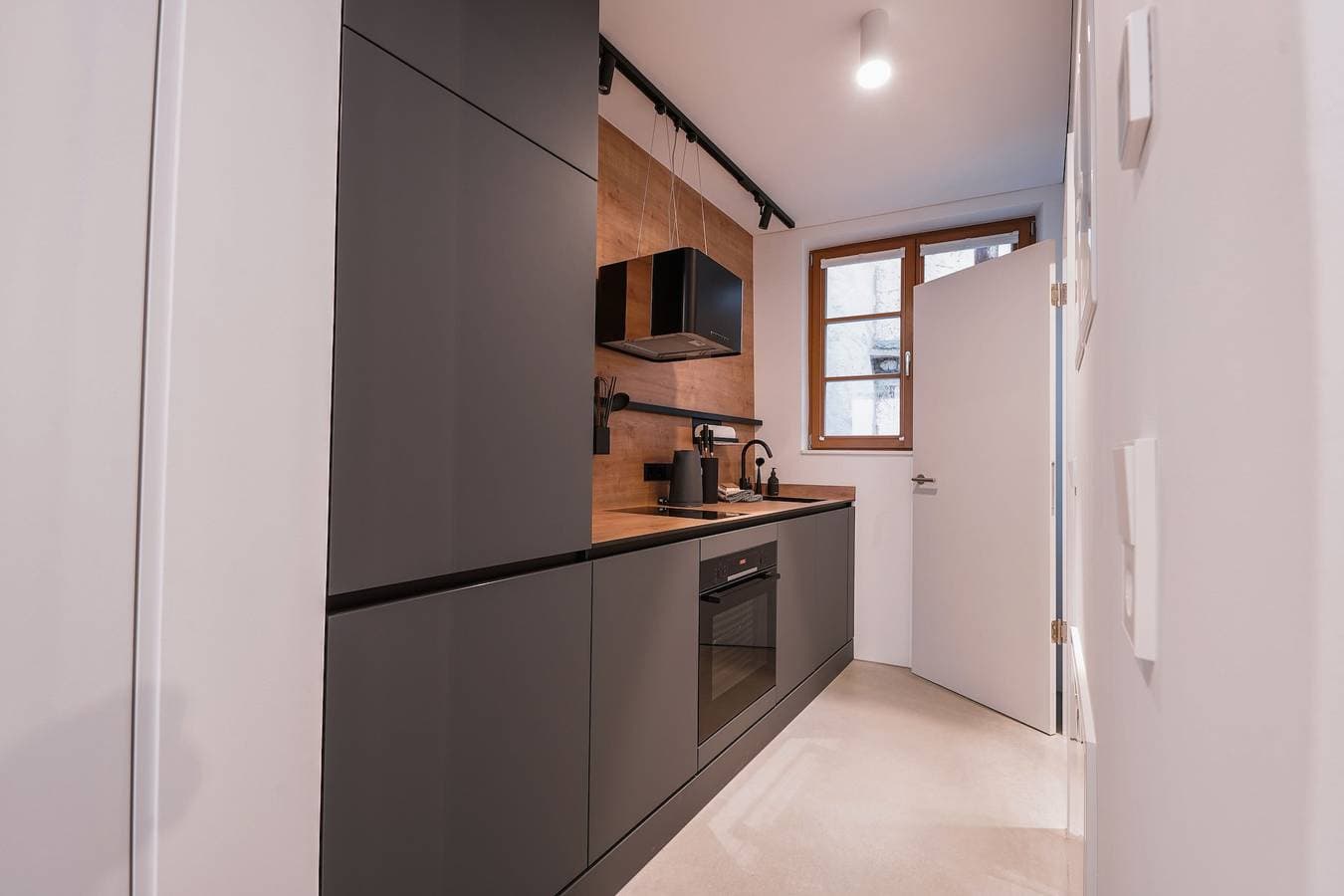 Foto 9 von 16: Apartment '2 Personen' mit überdachter Loggia im 2. Obergeschoss in unmittelbarer Seenähe