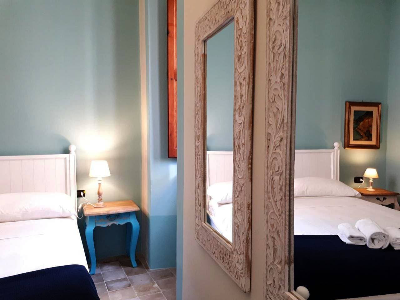 Foto 4 von 28: Double Room with Balcony