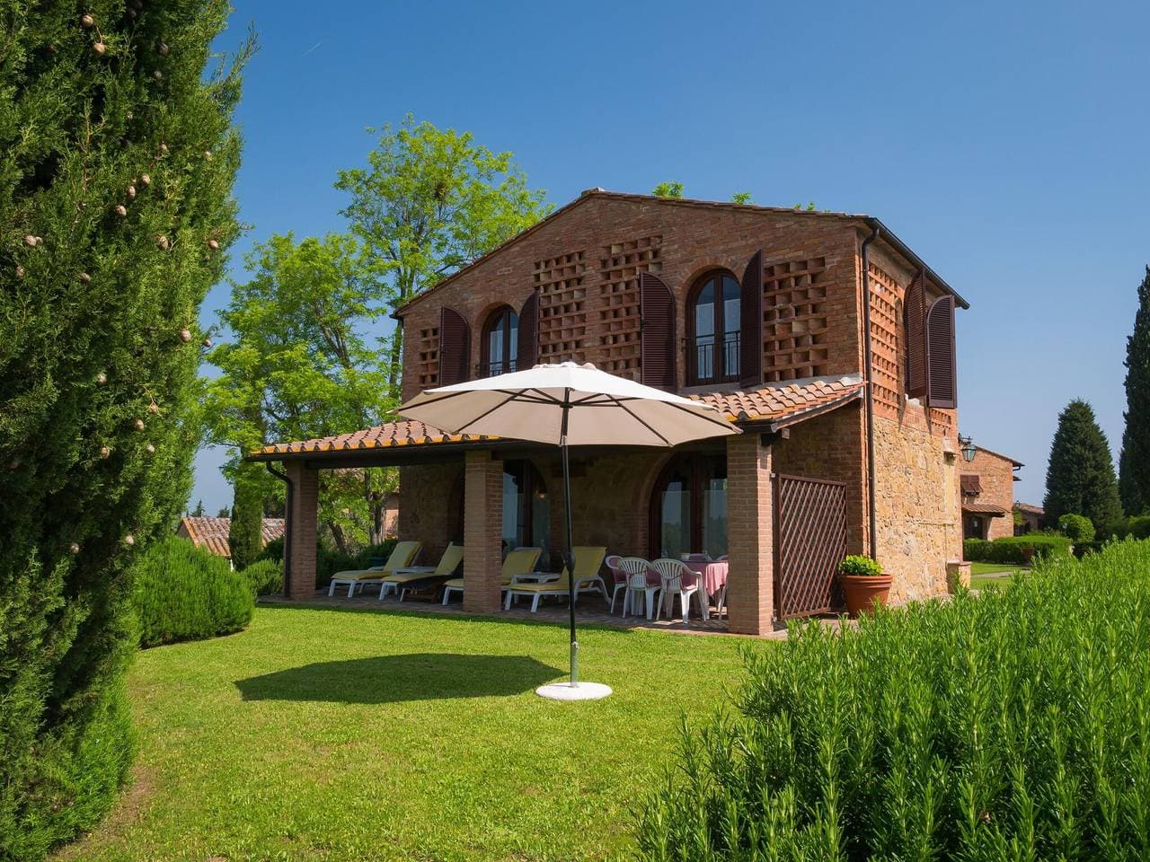 Wohnung in Bauernhaus mit Garten und Swimmingpool 1