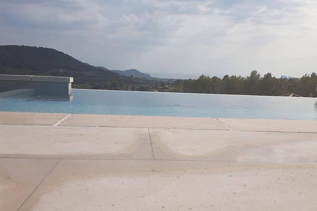 Foto 2 von 5: Villa