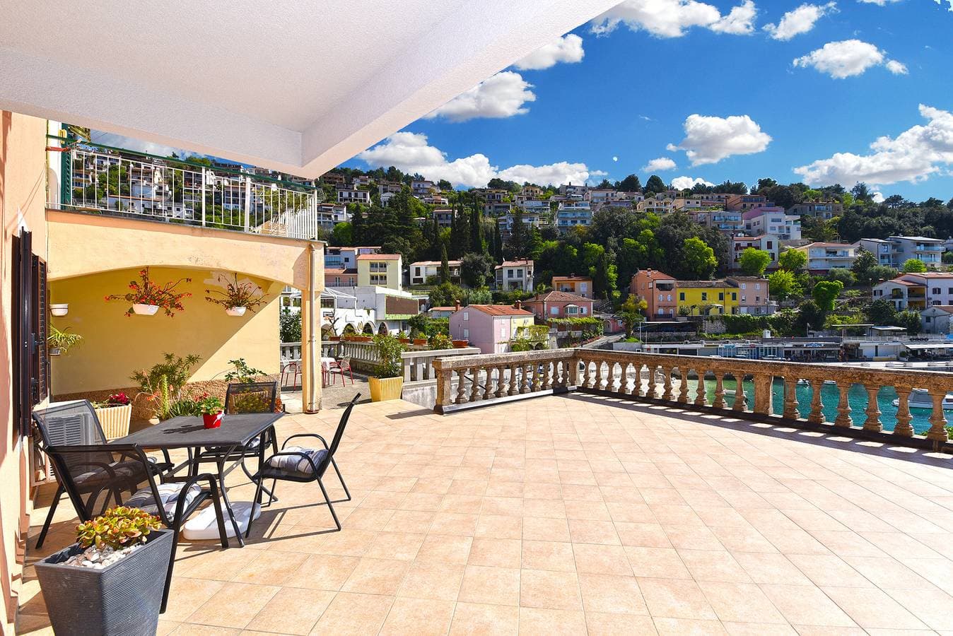 Foto 9 von 22: Ferienwohnung für 4 Personen mit Terrasse