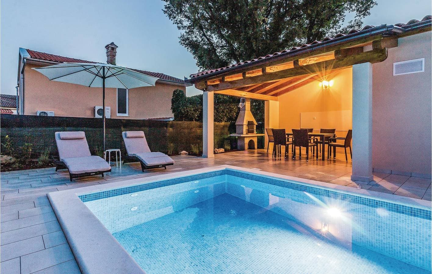 Foto 9 von 55: Gemütlich, 2 km von Bijela Plaža entfernt: Pool, Terrasse und WLAN inklusive!