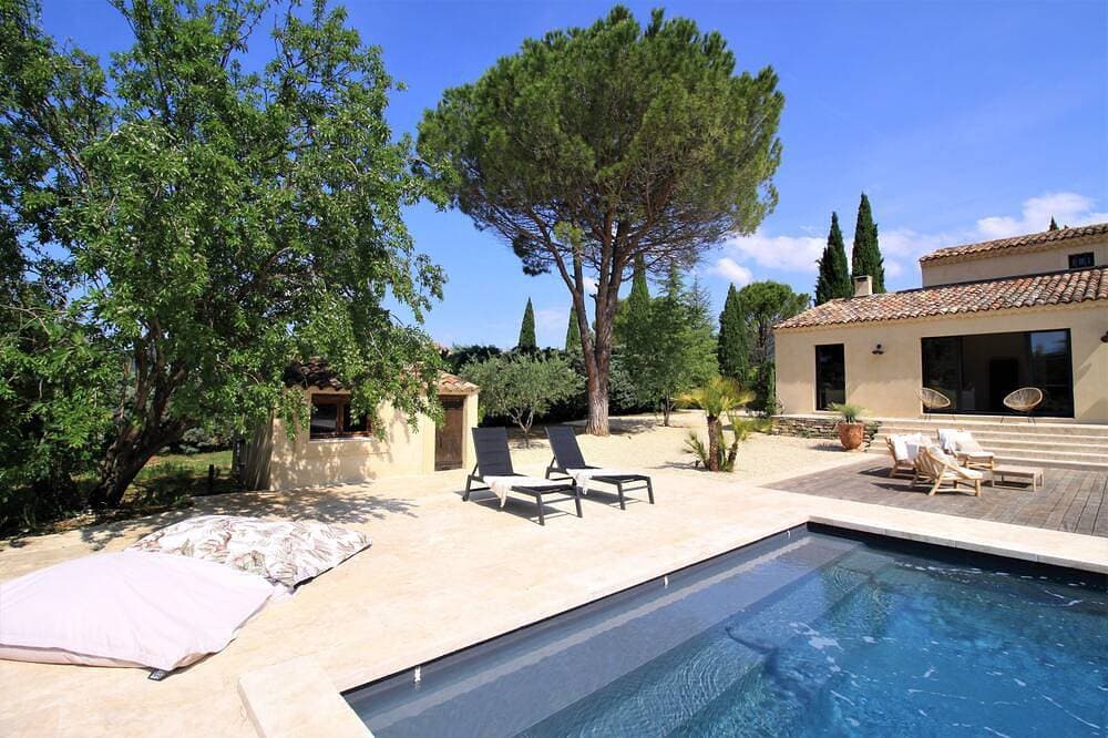 Maison Ela sur la commune de Lourmarin 1