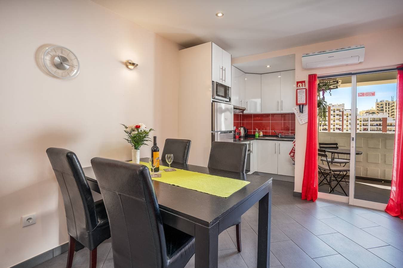 Foto 9 von 23: Ferienwohnung 'Carpe Diem' mit Balkon, WLAN und Klimaanlage