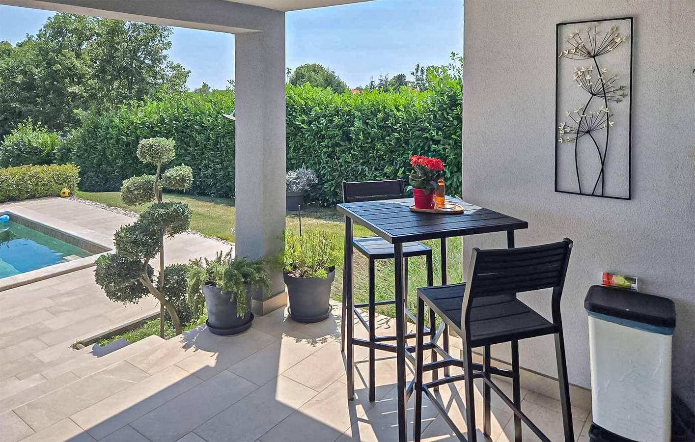 Foto 13 von 36: Gemütliche 75 m² große Ferienwohnung mit Pool, in der Nähe des Stadtzentrums und des Flusses – Melnica