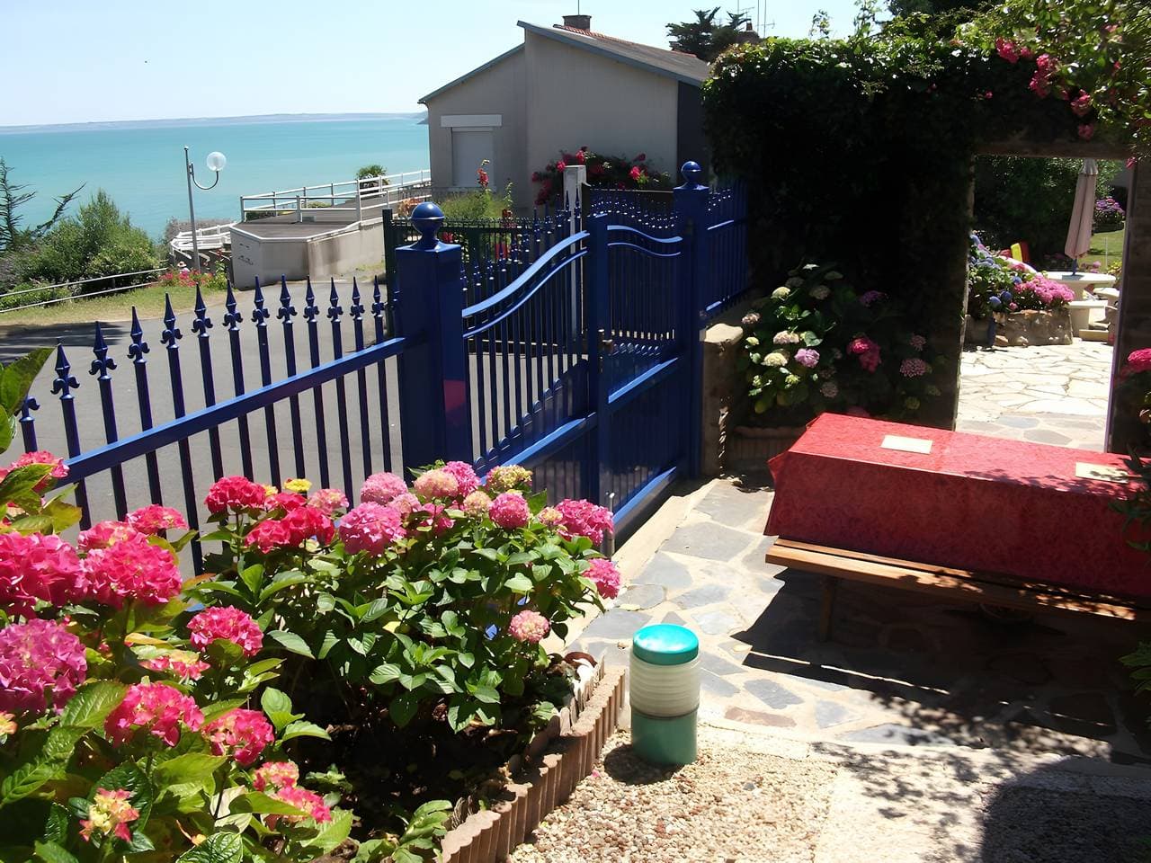 Foto 4 von 31: Ferienhaus 'Gîte 30m De La Mer, plage en contre bas'