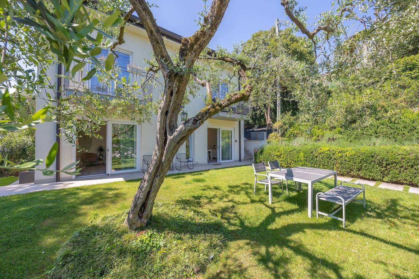 Foto 5 von 46: Ferienwohnung 'Alessandra' mit Seeblick, WLAN und Klimaanlage