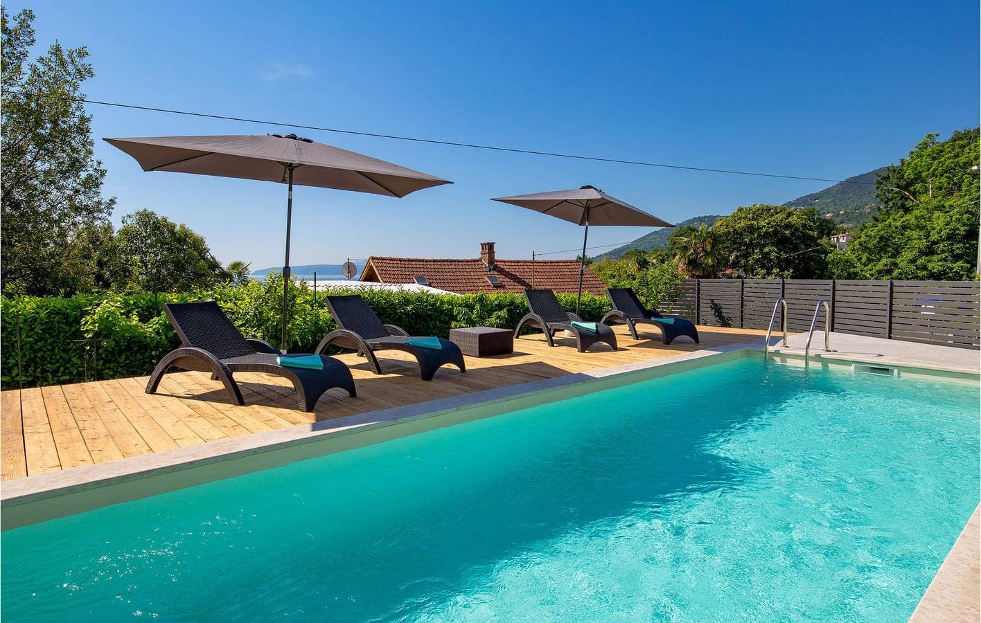 Foto 13 von 41: Charmante 76 m² große Wohnung mit Pool, Terrasse und einem Hundestrand in der Nähe