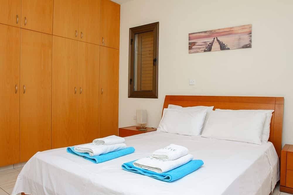 Foto 3 von 18: Herrliche Zwei Schlafzimmern und zwei Badezimmer Wohnung mit großem Pool